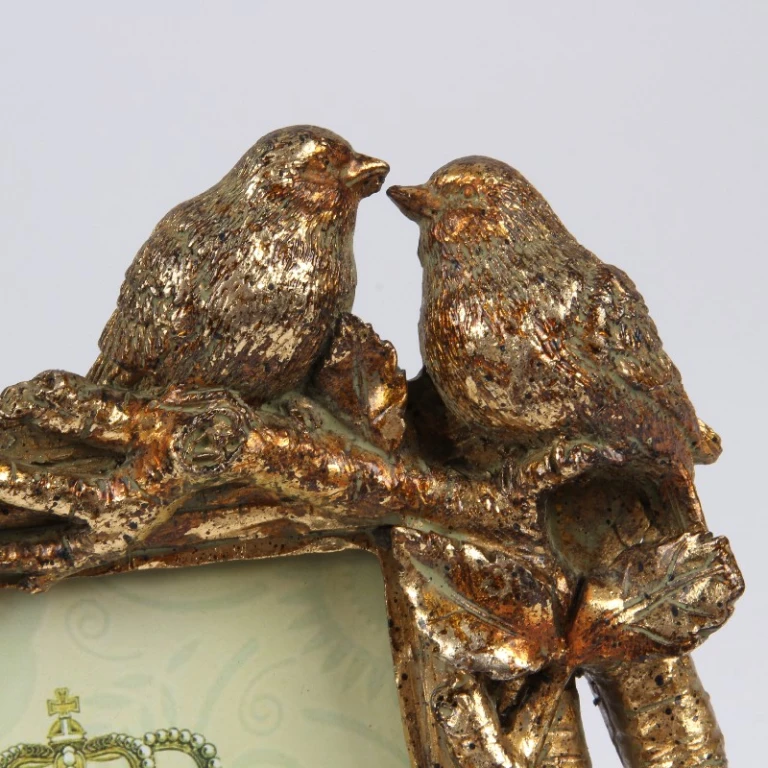 Moldura de foto 10x15 cm - dourada - resina artística - em pé
