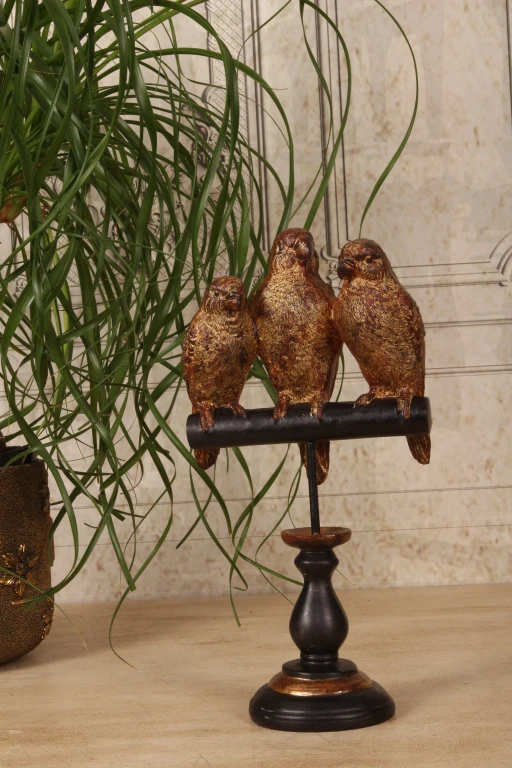 Escultura de papagaio sobre base - dourado - 33 cm
