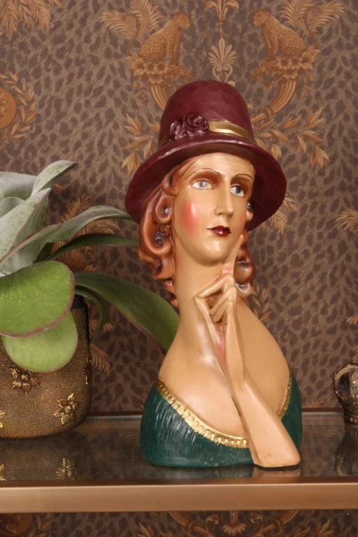 Busto de mulher - marrom - 44,5 cm