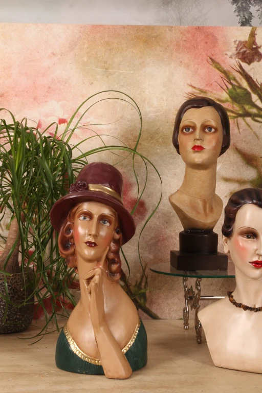 Busto de mulher - marrom - 44,5 cm