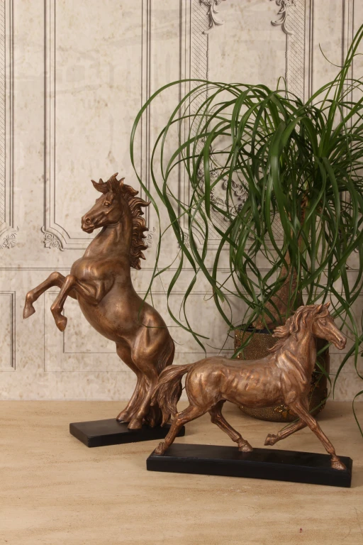 Escultura de cavalo em tom de bronze - 43,5 cm