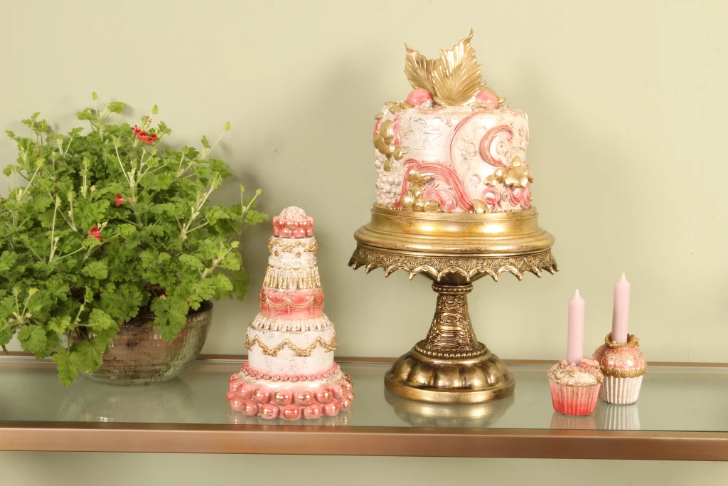 Bolo decorativo - rosa - 27,5 cm - resina sintética