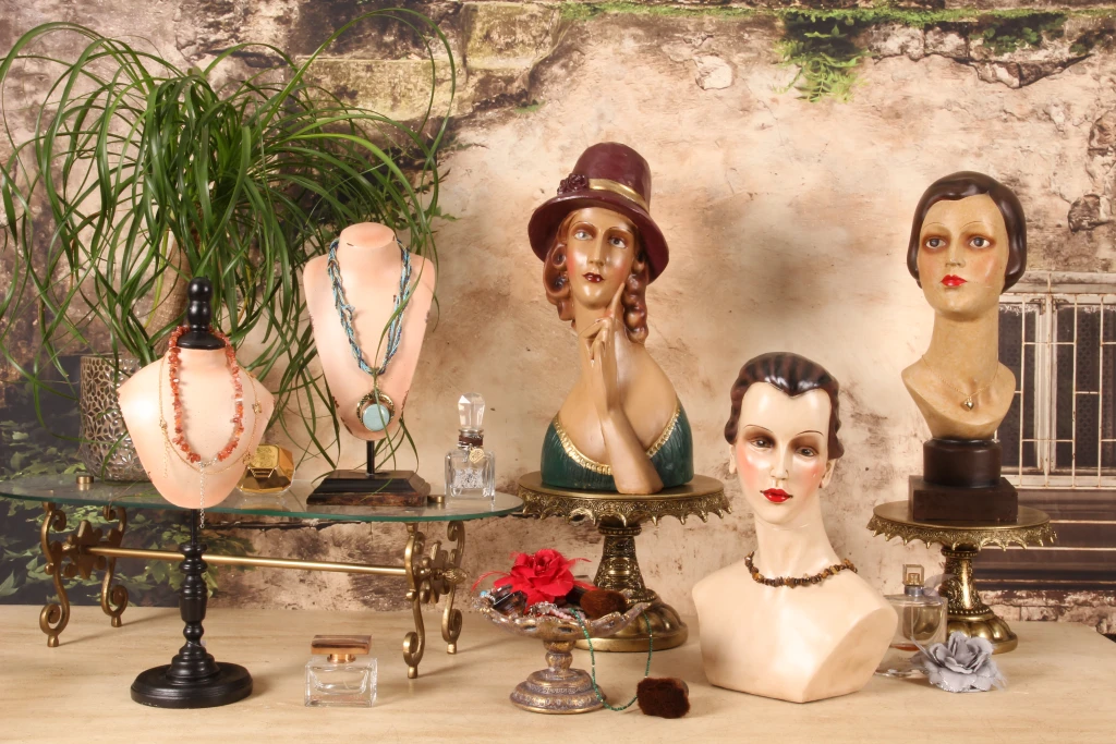 Busto marrom - 46 cm