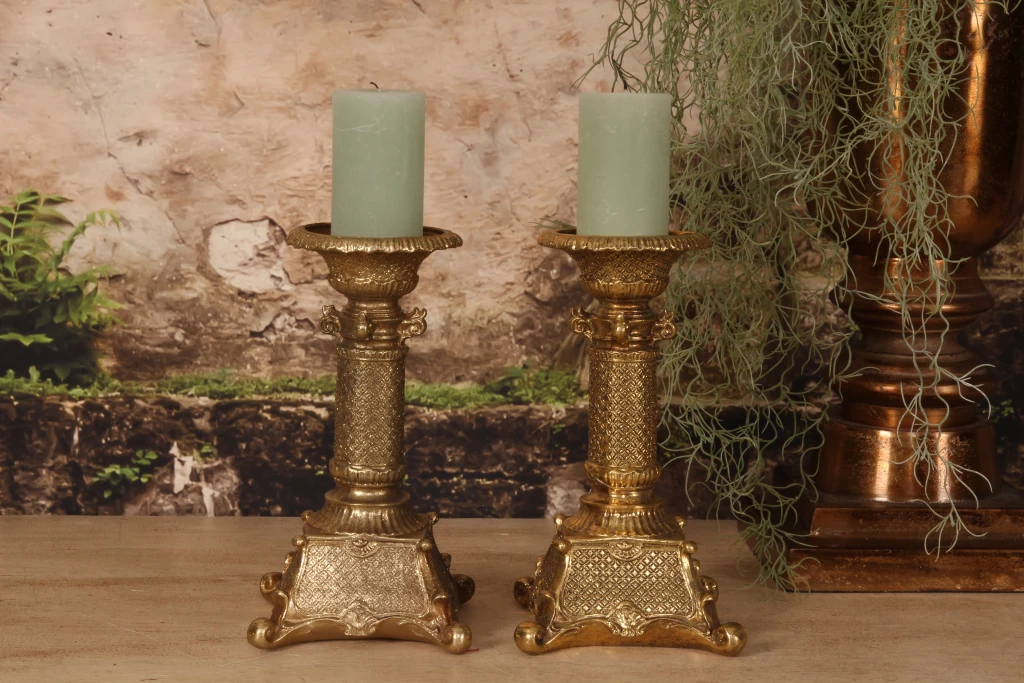 Castiçal - 22,5 cm - dourado - resina sintética