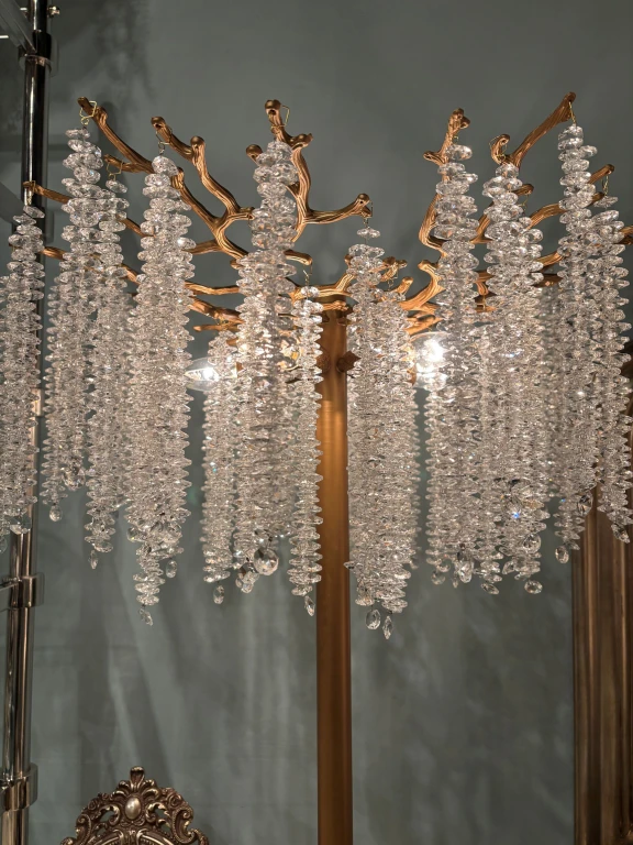 Luminária de mesa Waterfall - dourado - ferro e vidro - 85 cm